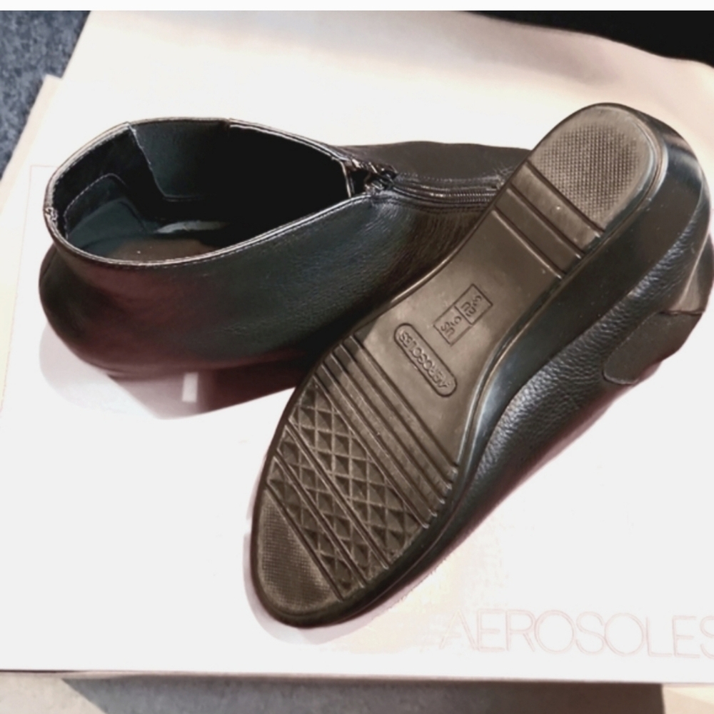 Aerosols Womens Black Leather Booties Size 5M Worn 1X - Picture 3 of 4